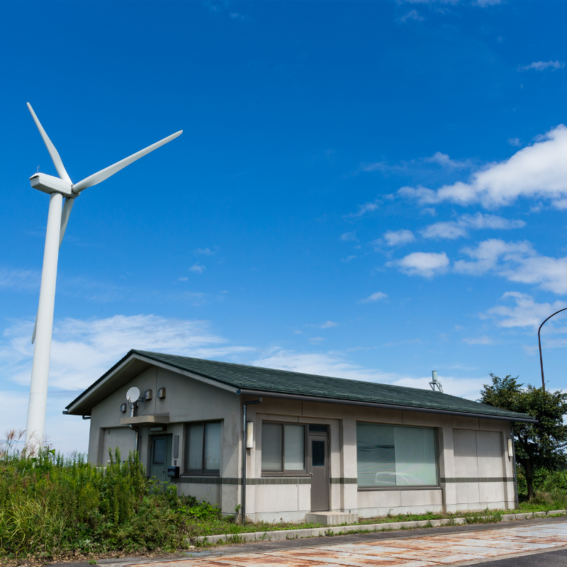L'éolienne est un risque immobilier agricole pouvant faire baisser le prix de votre bien. | Canva