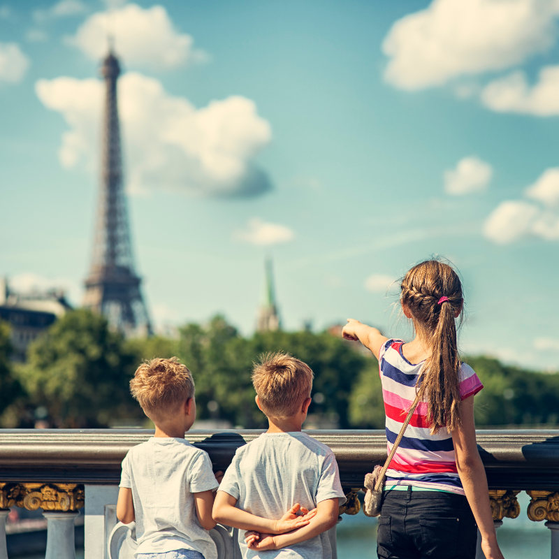Le marché immobilier en 2022 a fait baisser le prix moyen du mètre carré à Paris, c'est le moment d'aménager avec votre famille.